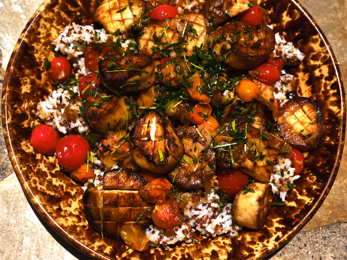 Imagine of Mushroom Scallops in Salad bowl ready to serve